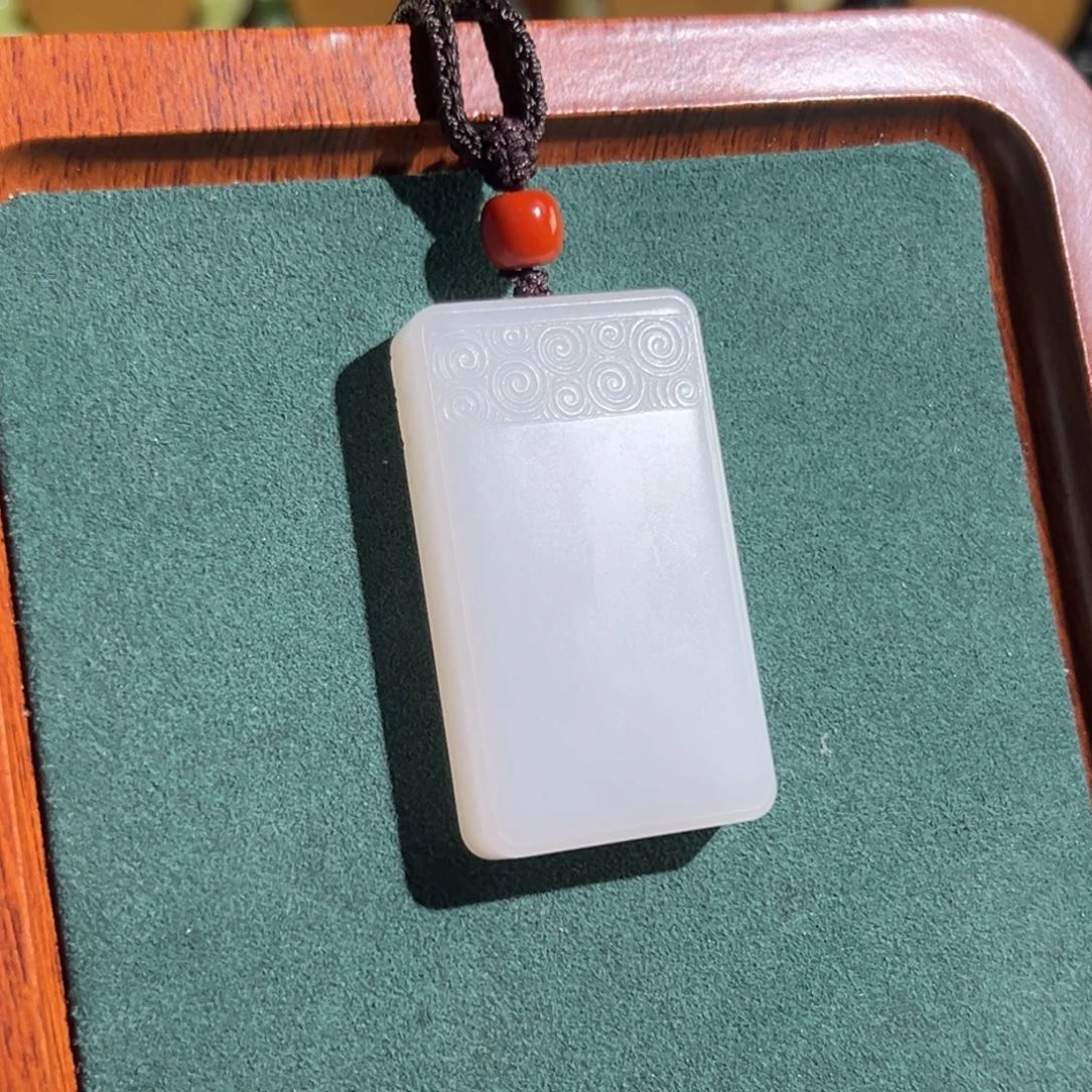 小****和田玉未镶嵌颈饰