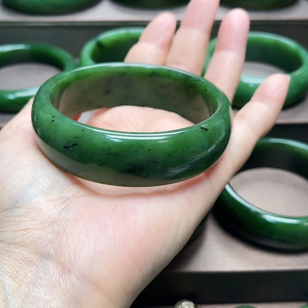 和田玉（碧玉）未镶嵌手镯