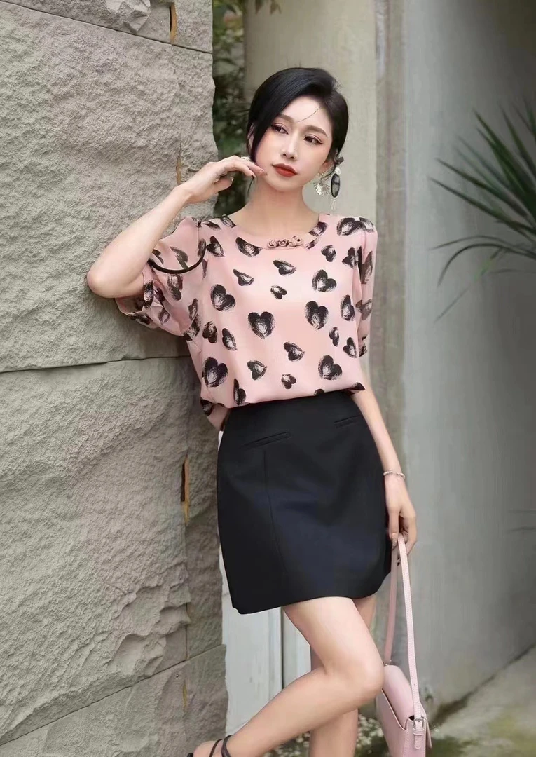 女士时尚爱心印花短袖雪纺衫宽松遮肚子大码上衣