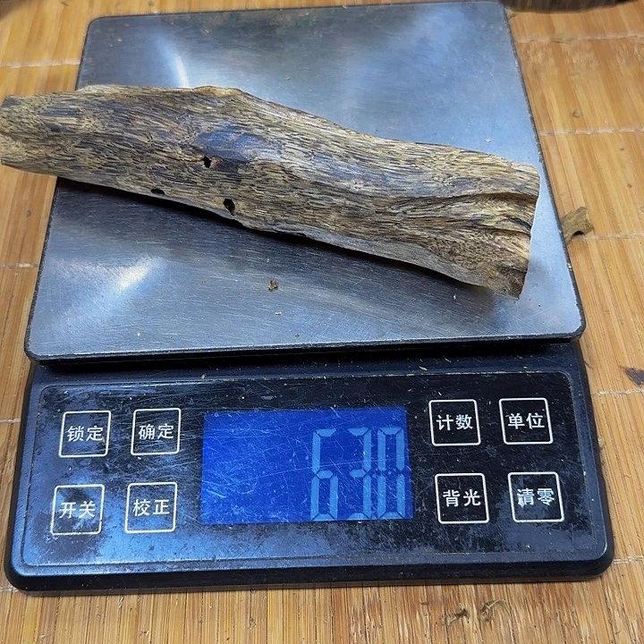 沉香沉香碎屑易***玩块料陆河63克