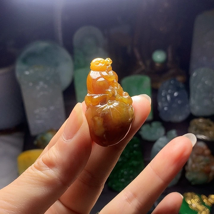 翡翠18K金镶嵌颈饰挂件