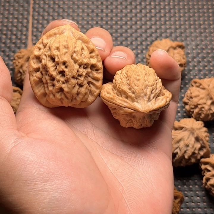 ****文玩核桃把件金公子