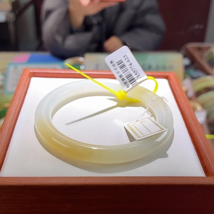 和田玉未镶嵌手镯24。 55/56