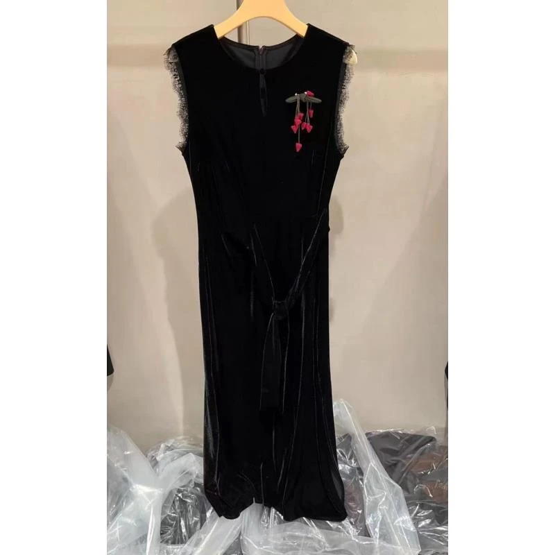 GD 02381 秋季新款时尚丝绒连衣裙