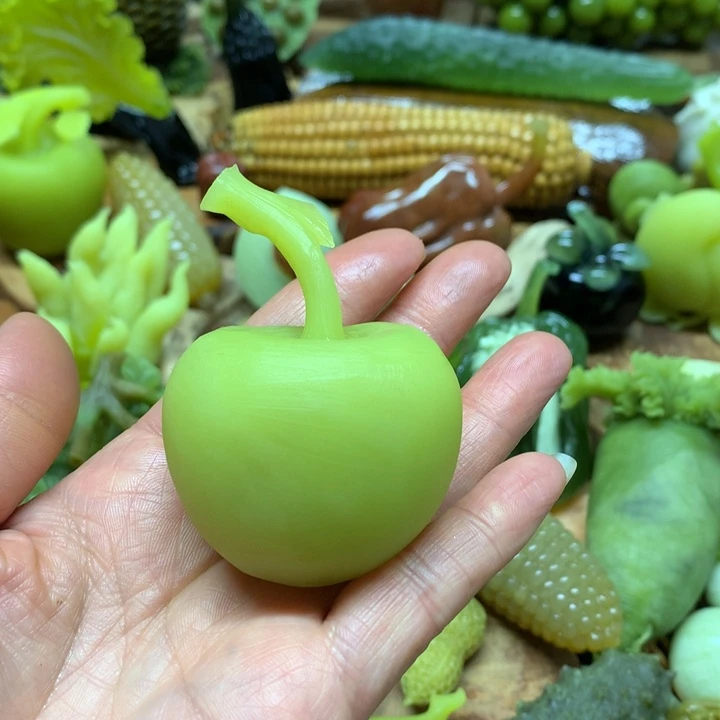 蛇纹石玉手把未镶嵌钟*勇
