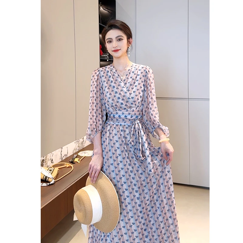 YB-2025年新品紫粉色碎花春秋新品V领定制连衣裙设计感收腰长裙