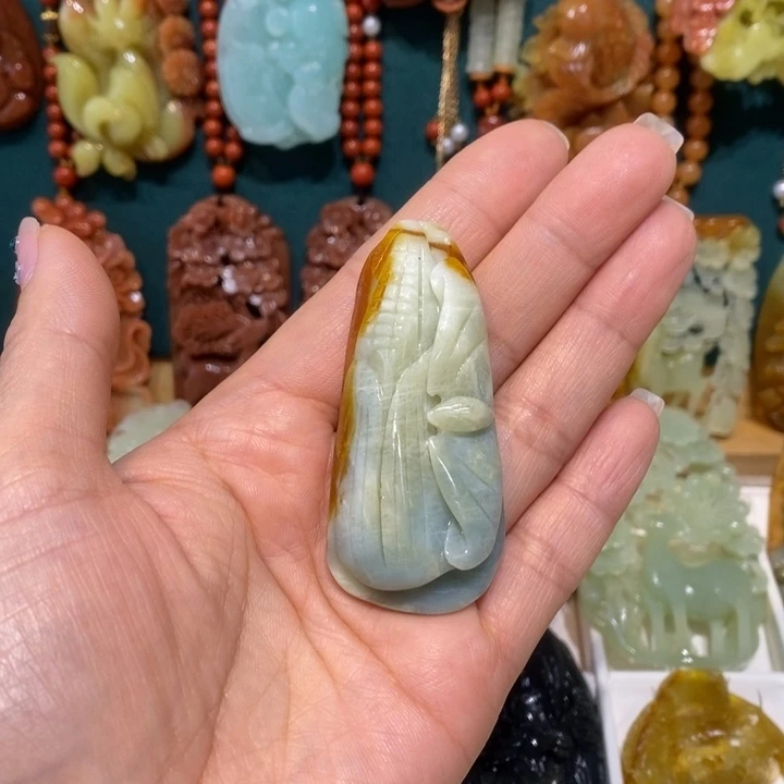 蛇纹石玉未镶嵌颈饰