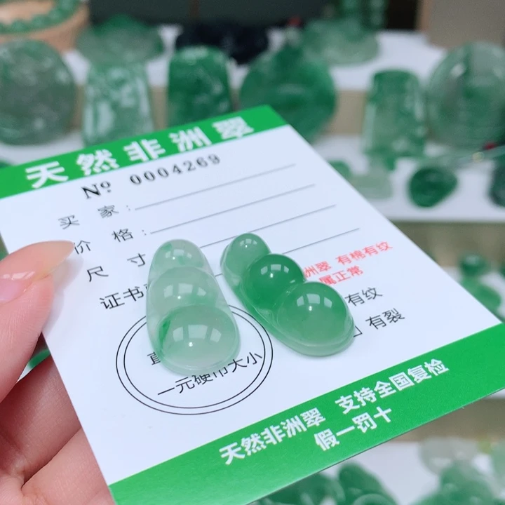 颈饰未镶嵌石英质玉扶*