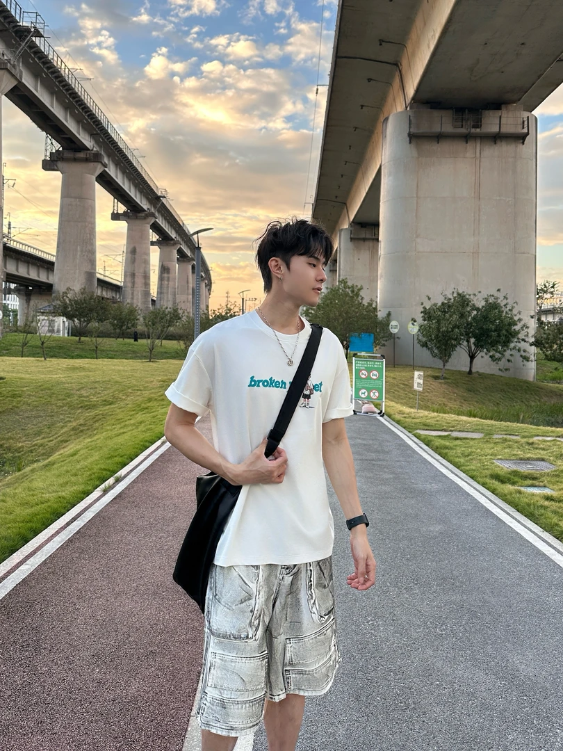 时尚潮流男女同款高品质纯棉圆领休闲短袖百搭