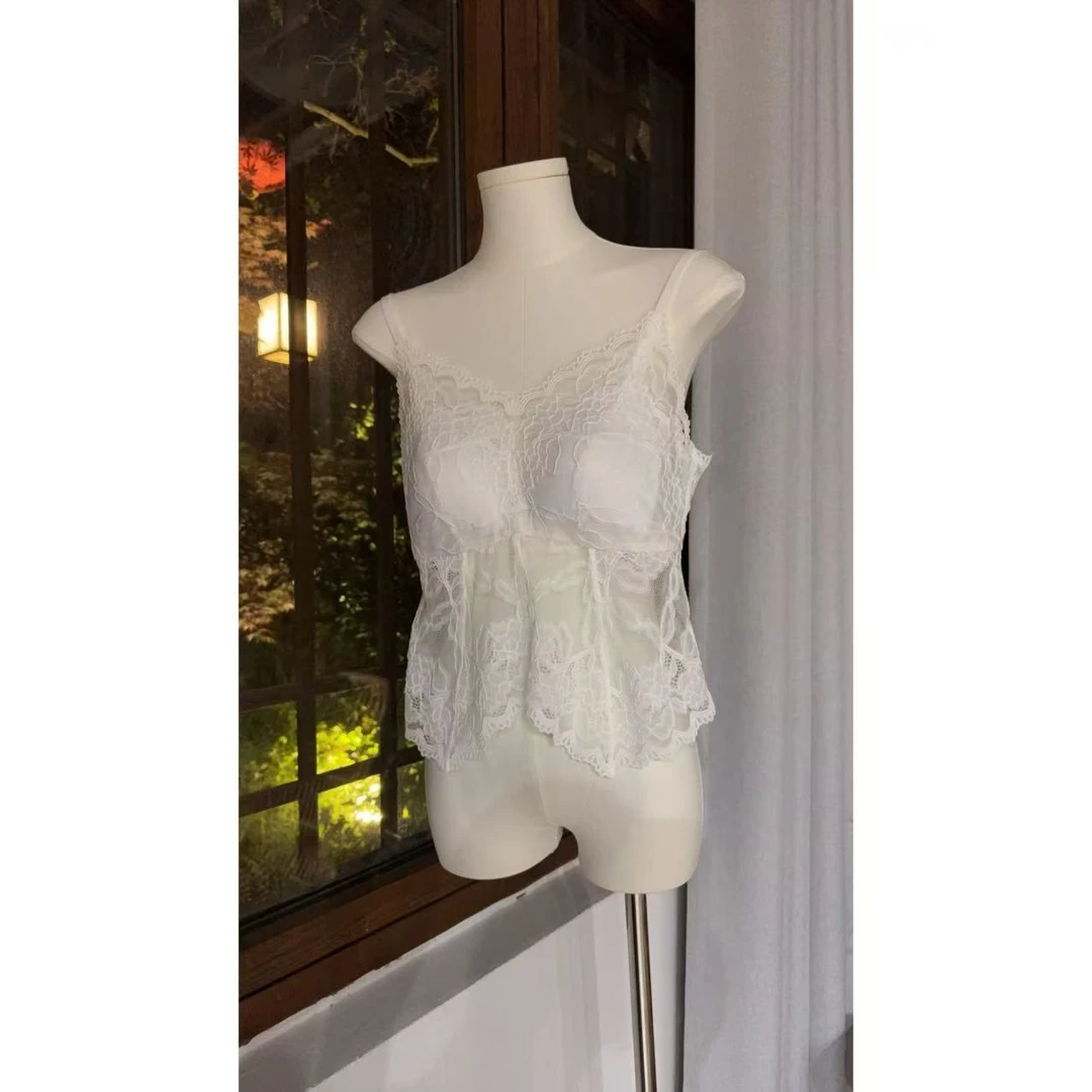 君柔-经典百搭吊带蕾丝美背