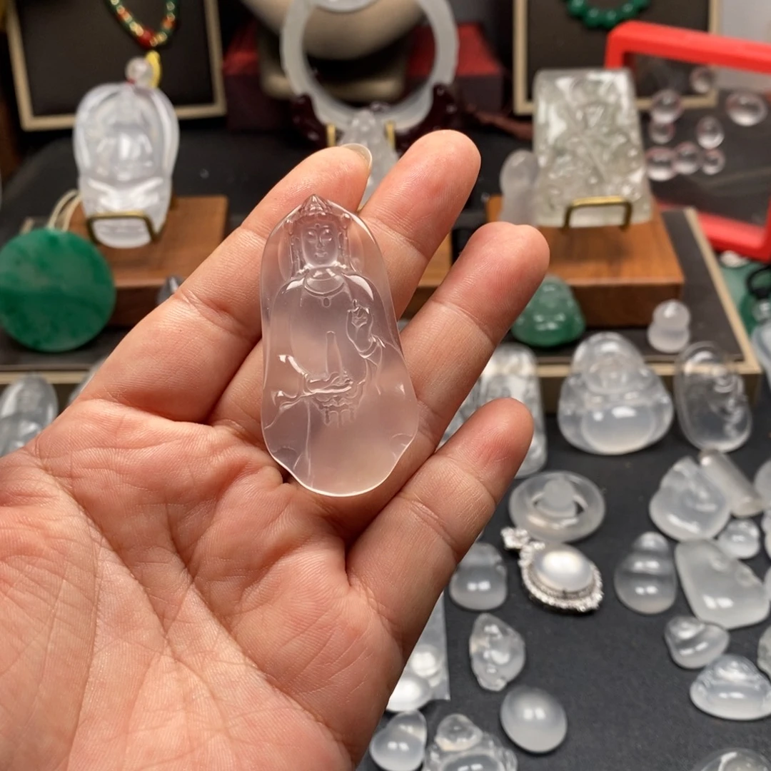 欢***菜石英质玉未镶嵌颈饰