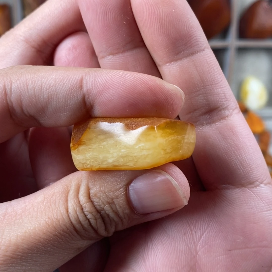 琥珀未镶嵌珠宝奇石