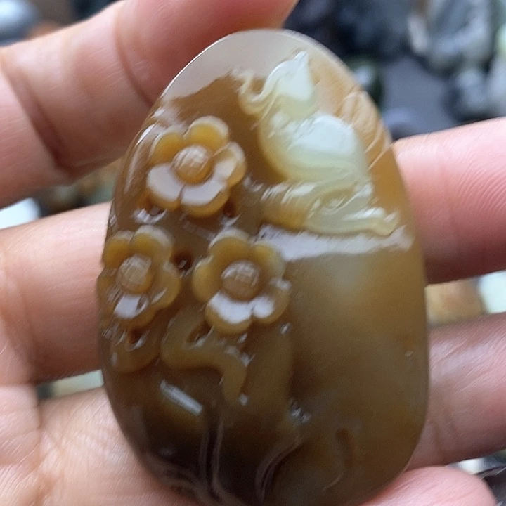 颈饰未镶嵌和田玉（糖玉）
