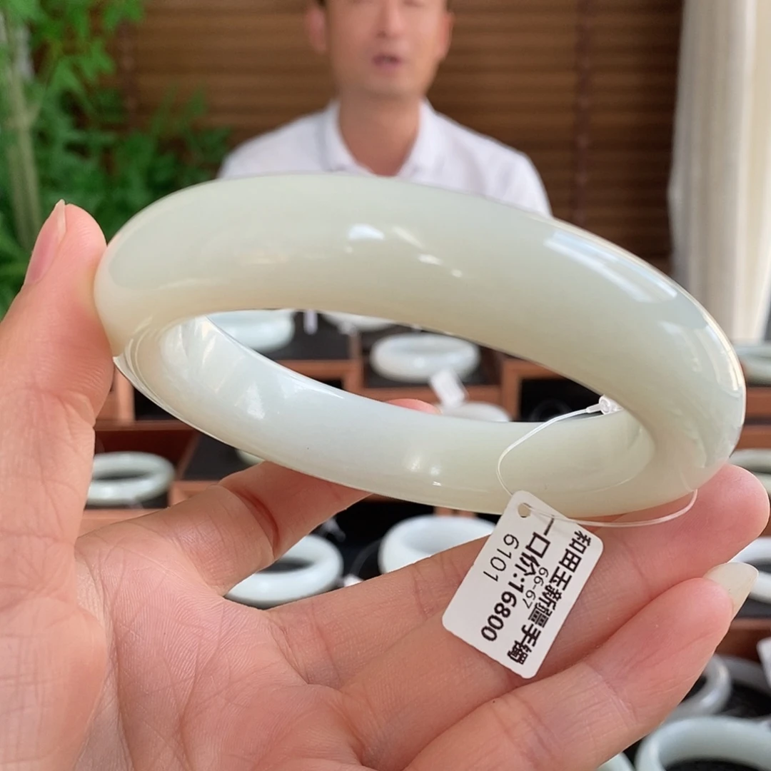 和田玉手镯未镶嵌6101圈口67