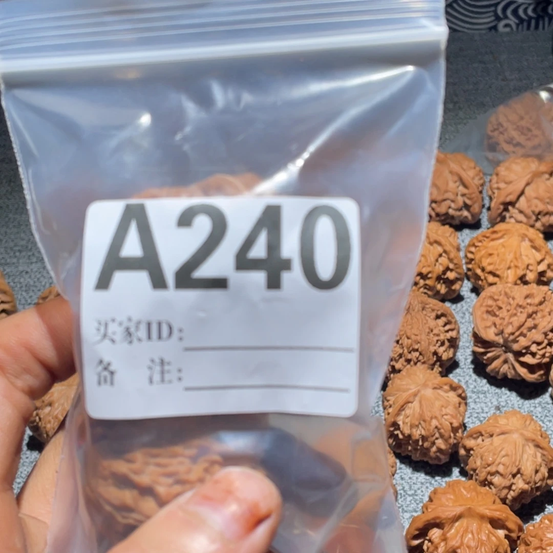 少***料把件文玩核桃a240白狮子