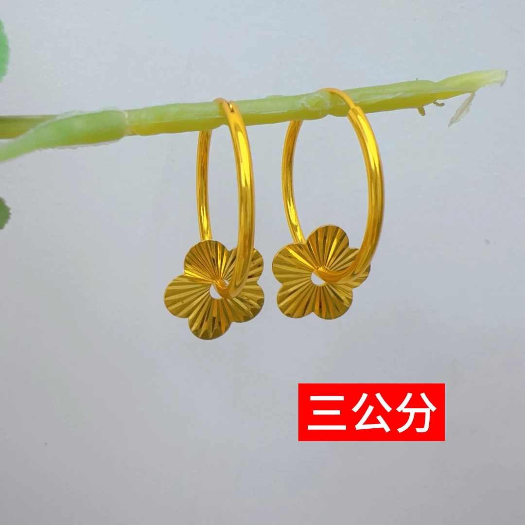 铜合金耳饰 颜色很正的金色镭射梅花亮片小耳环（三公分）
