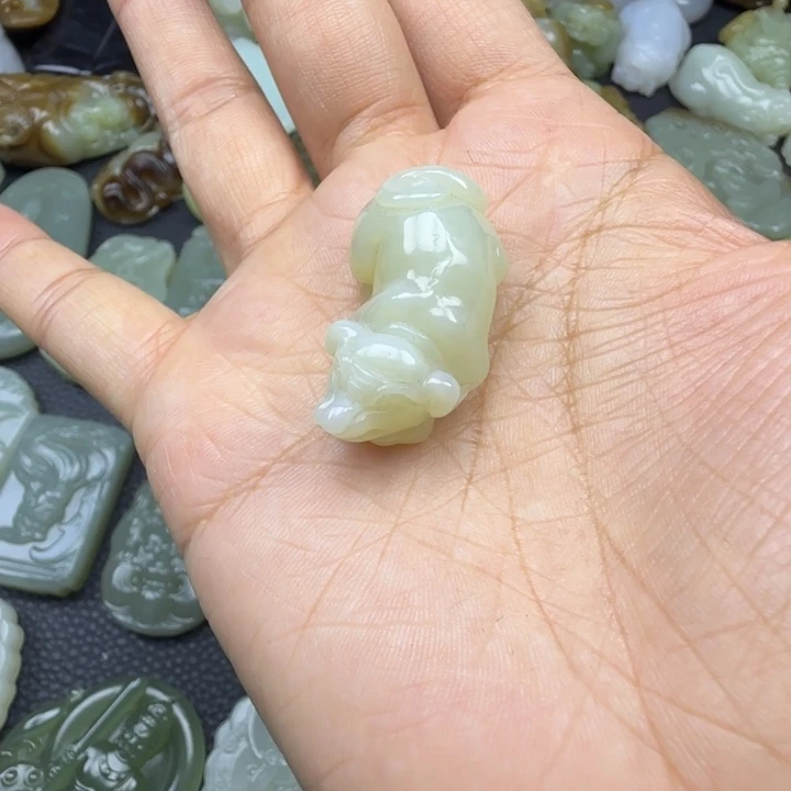 和田玉未镶嵌颈饰