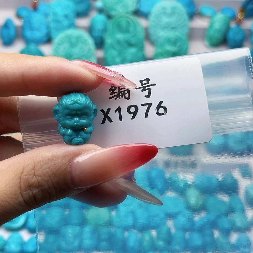 ****笑绿松石未镶嵌天然原矿雕刻绿松石