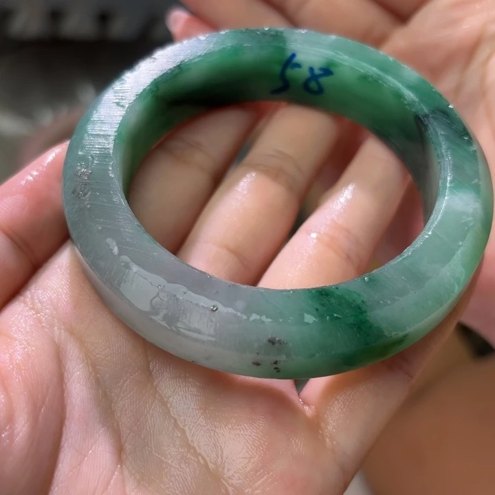石英质玉（非洲翠）手镯未镶嵌定制