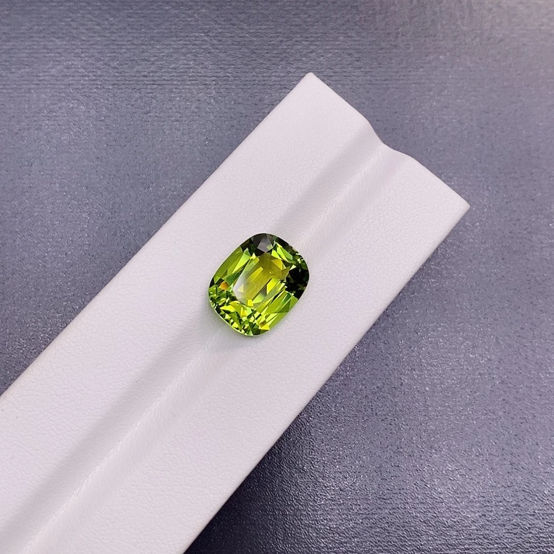 未镶嵌裸石碧玺7.3克拉