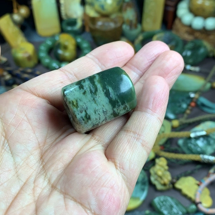 吊坠(赠链)未镶嵌岫岩河磨玉（透闪石质玉）旧*梦