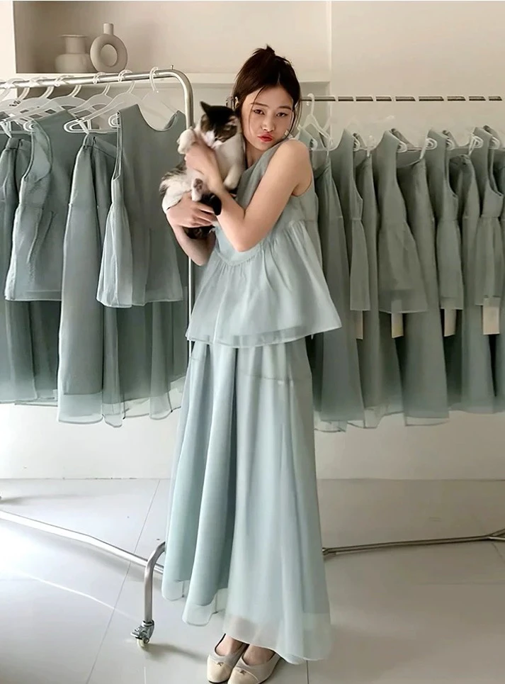 夏季减龄水蓝色无袖上衣搭配超仙半身裙套装