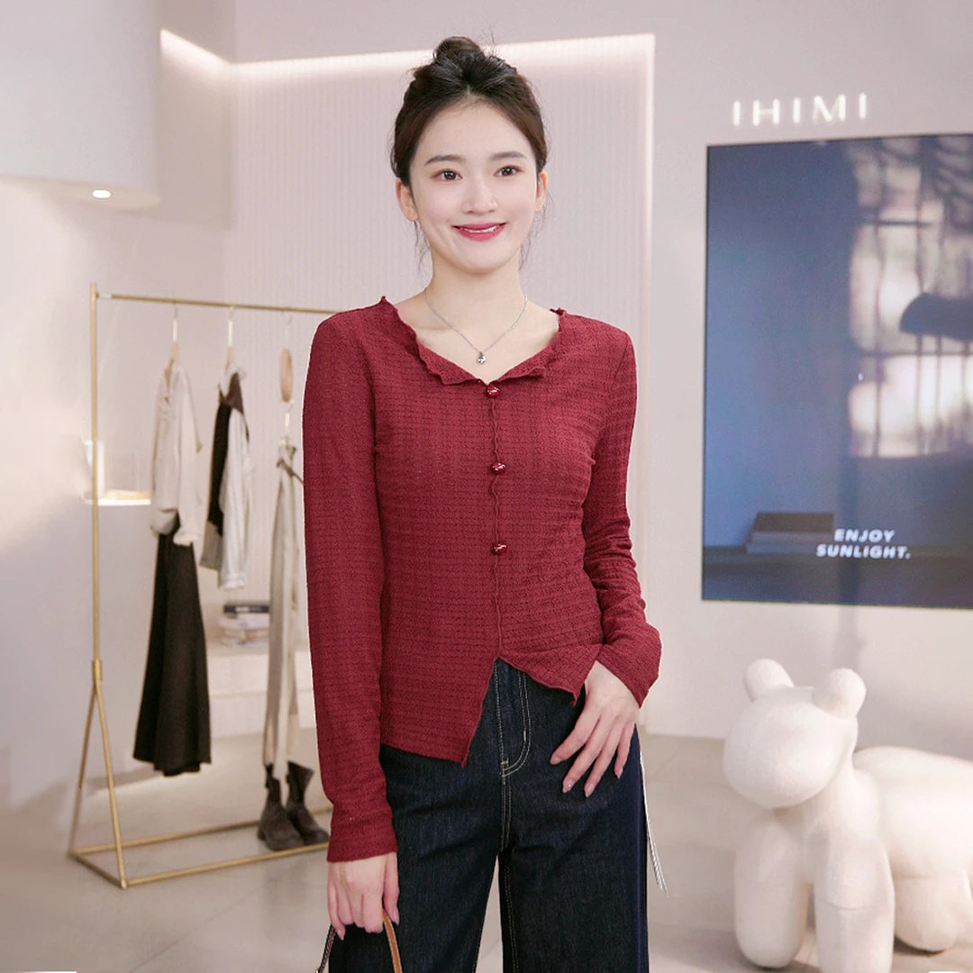 沫晗依美2025秋季新款法式气质肌理感褶皱分割开叉V领T恤