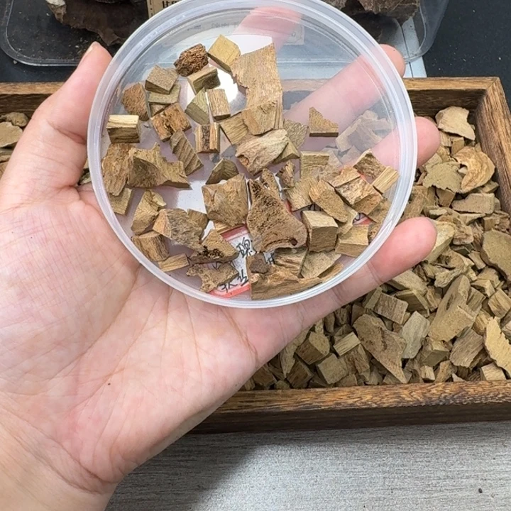 马泥涝碎料10克。