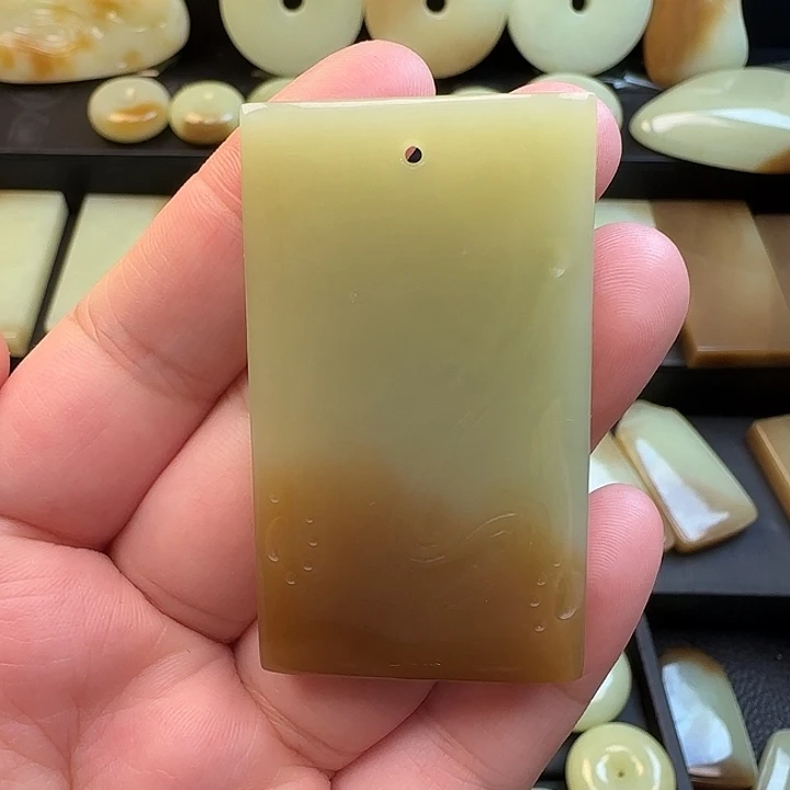 阿***振和田玉未镶嵌颈饰