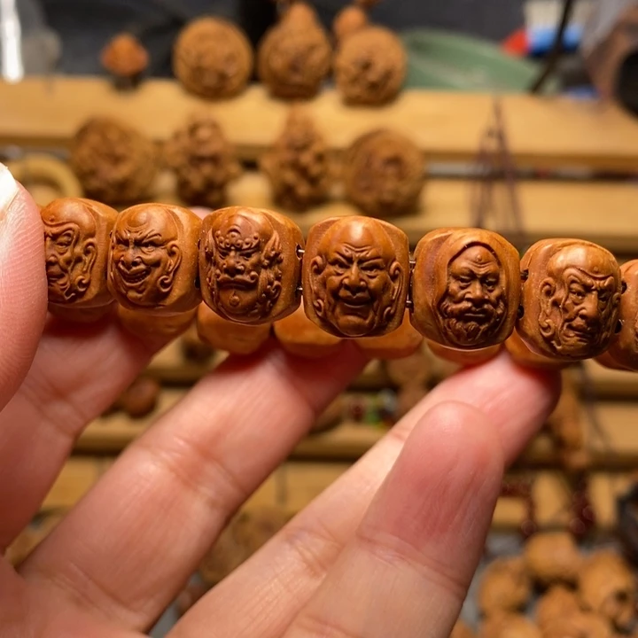 桃核雕刻十八罗汉小手牌