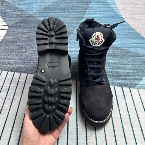 未使用 MONCLER 蒙口黑色短靴三七码 偏小