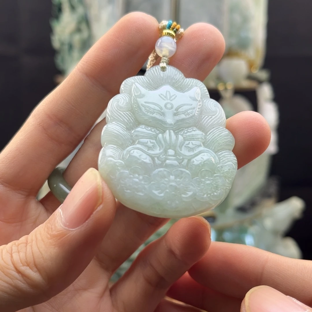 翡翠未镶嵌颈饰九尾