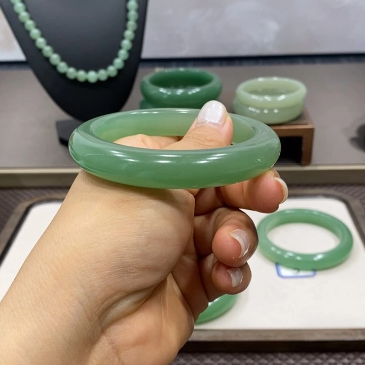 东陵石手镯未镶嵌?****r