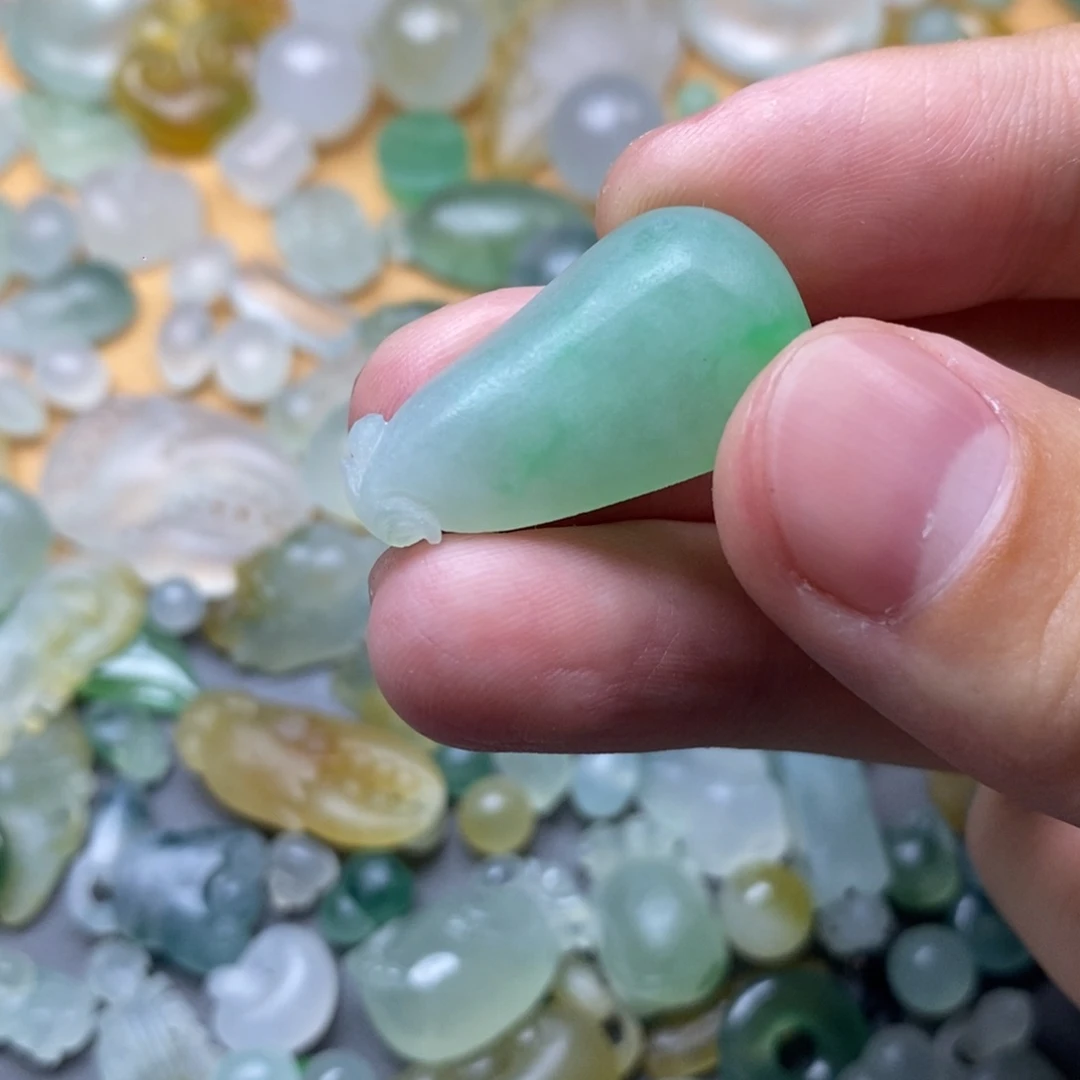 定制翡翠未镶嵌挂件