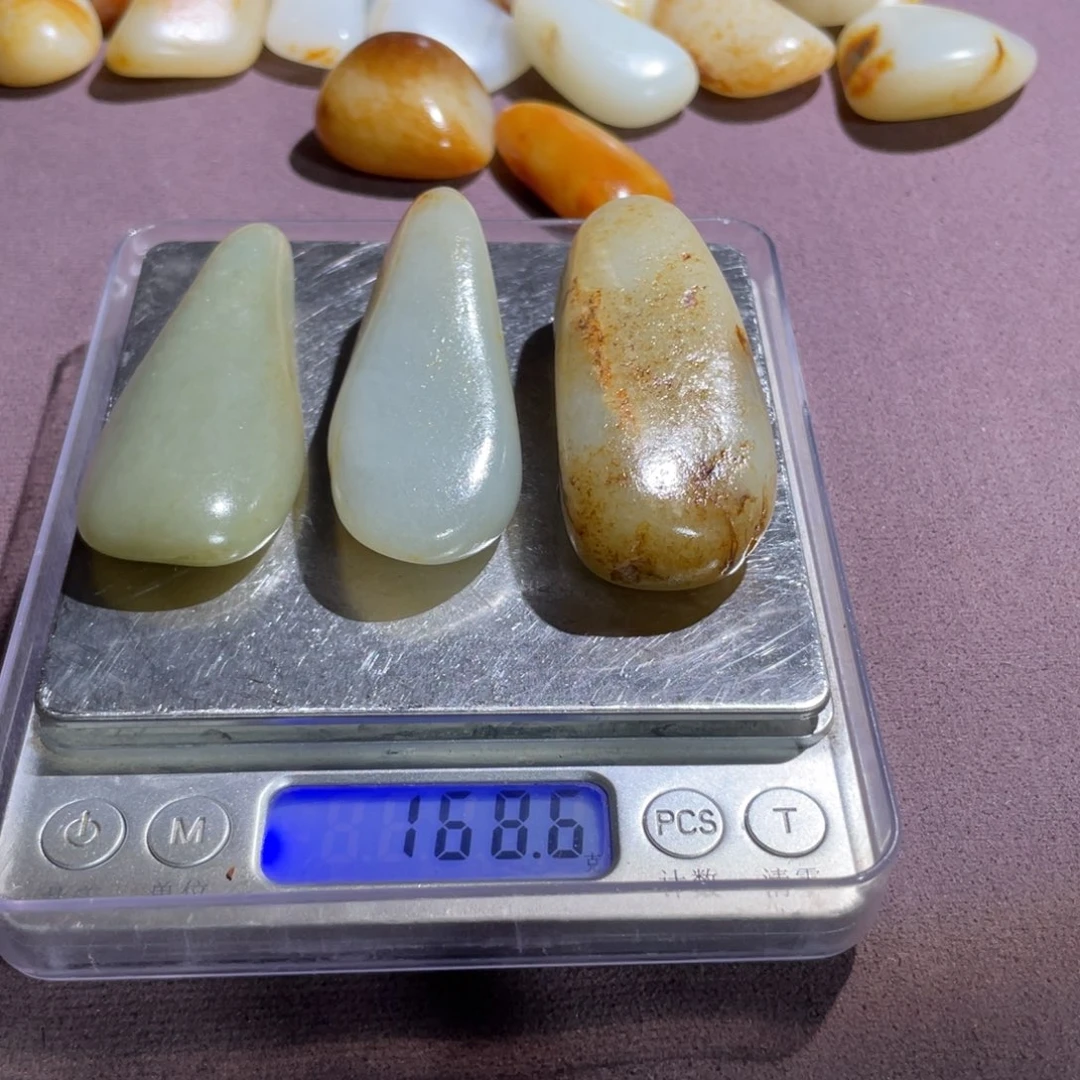 和田玉未镶嵌把件