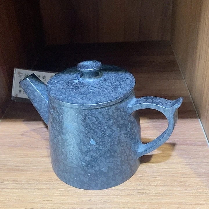 冰碛岩石雕秦权壶