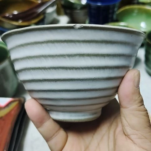 瓷片瓷片，各种摆件，均有瑕疵。沙锅！
