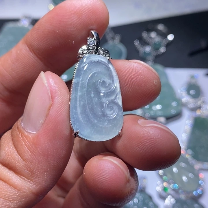 猴***2翡翠未镶嵌颈饰天然翡翠
