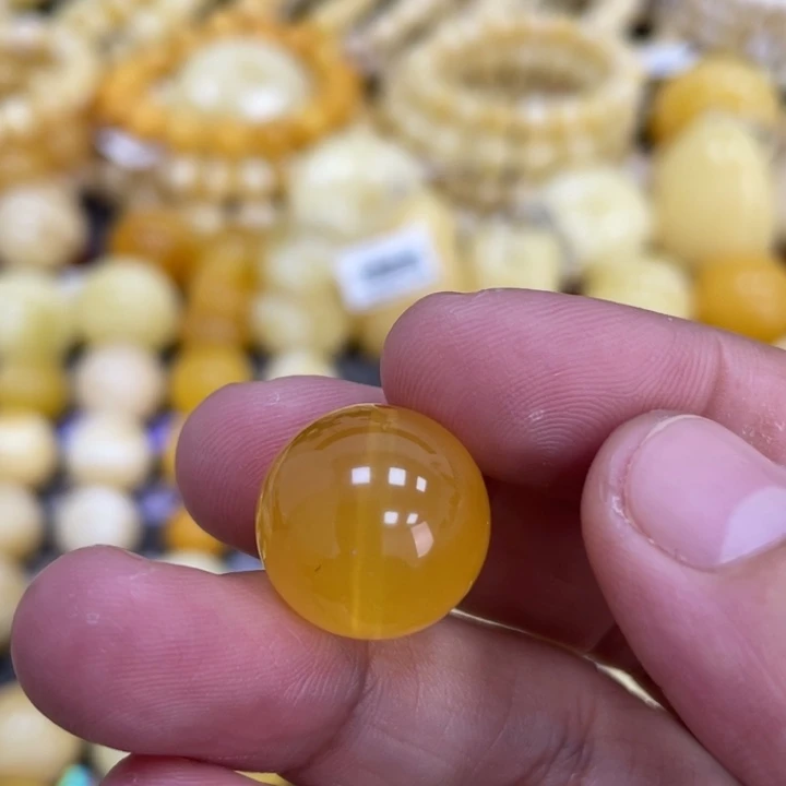 蜜蜡未镶嵌裸石16mm瑕疵焦皮 福利款