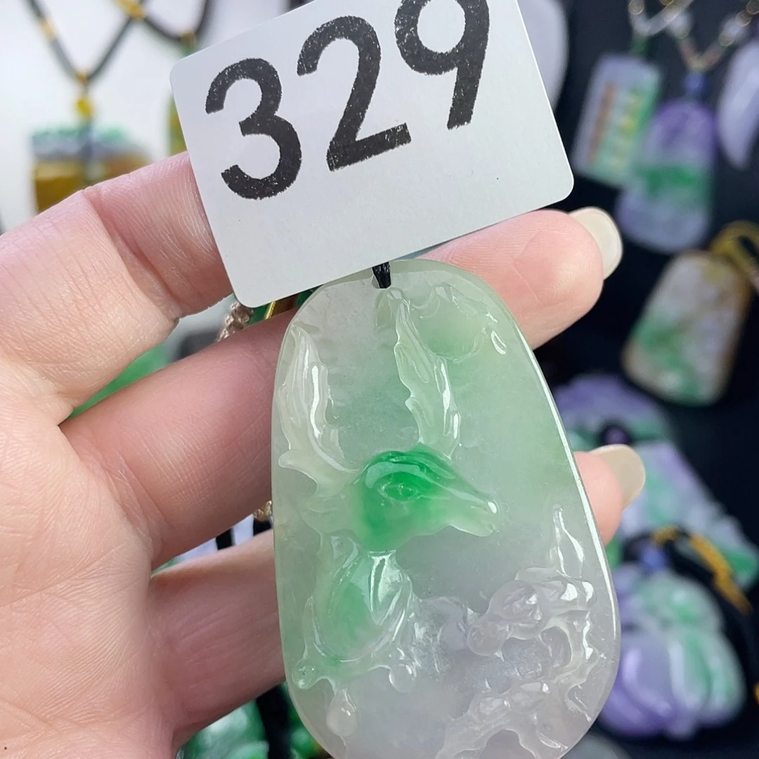 翡翠未镶嵌吊坠(赠链)