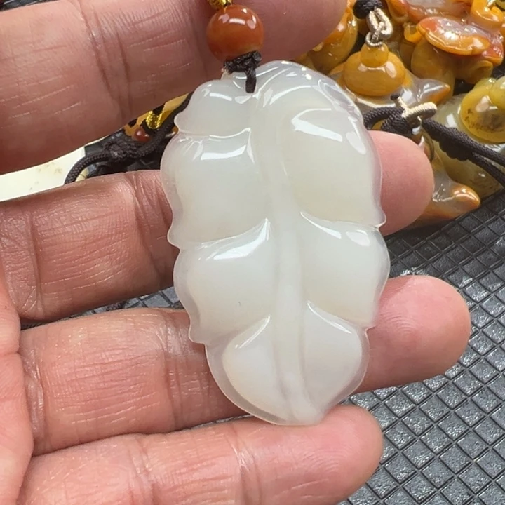 石英质玉（黄龙玉）颈饰未镶嵌