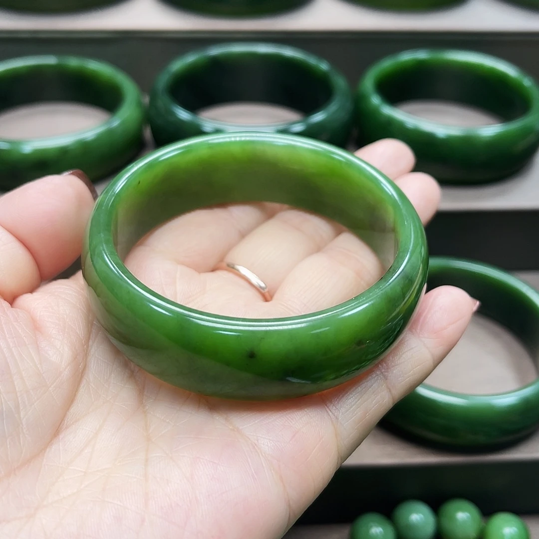 和田玉（碧玉）未镶嵌手镯