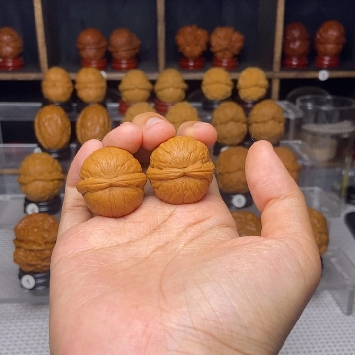 文玩核桃吊坠蛇皮球