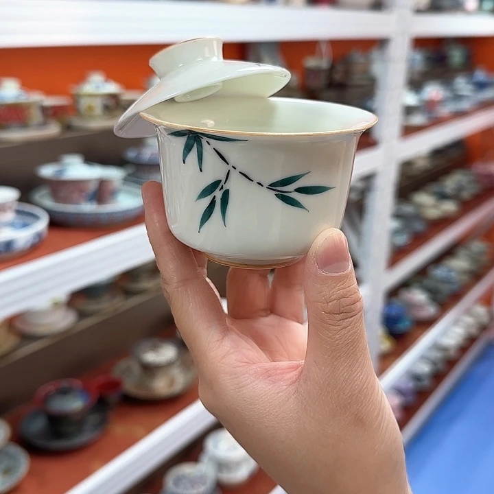 瓷片他还要一套房产抵押