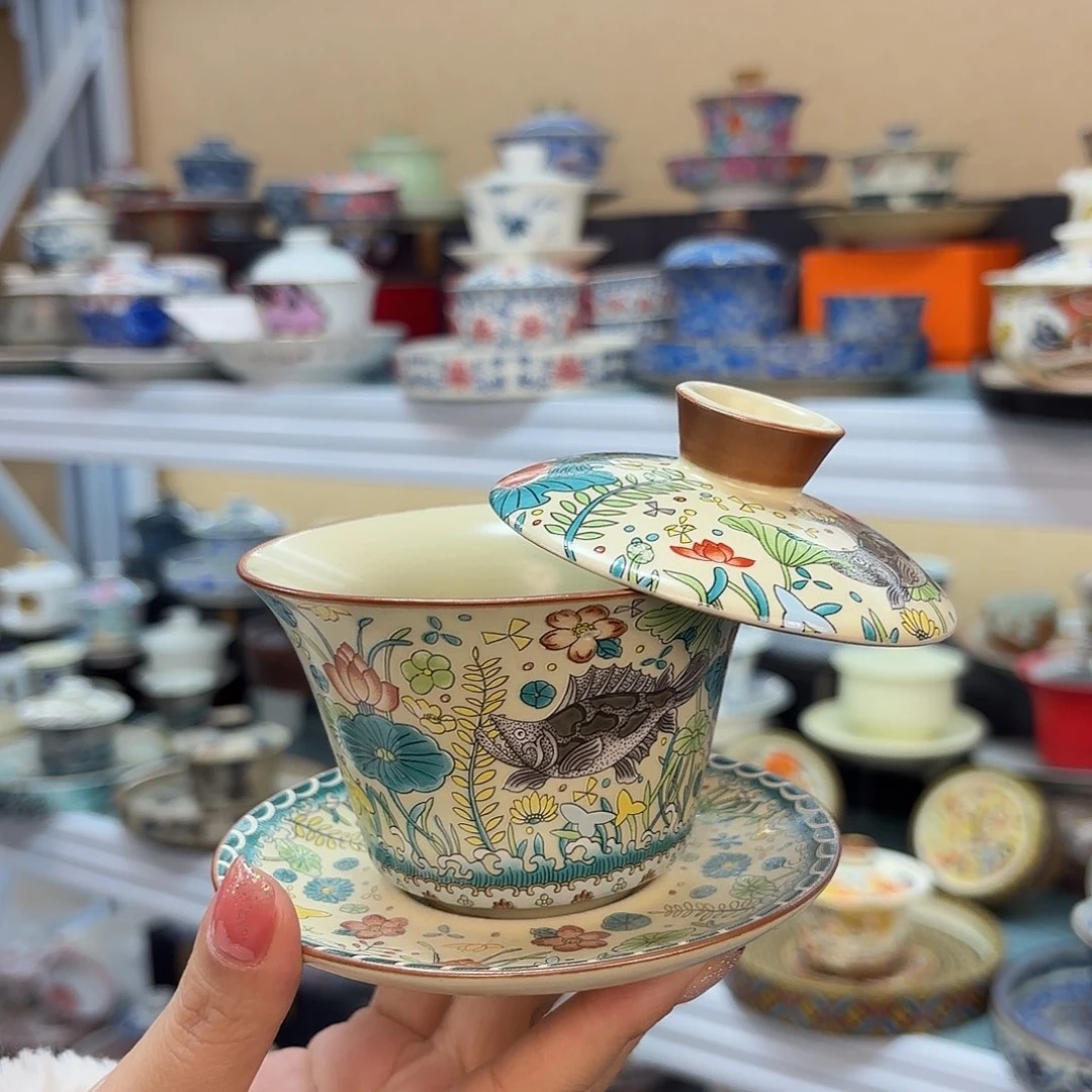 盖碗里的水煮开了