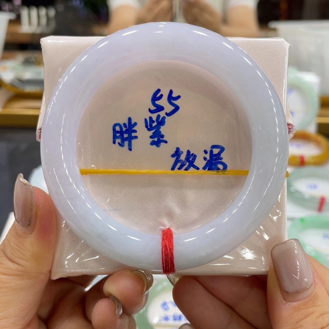 翡翠手镯未镶嵌翡翠