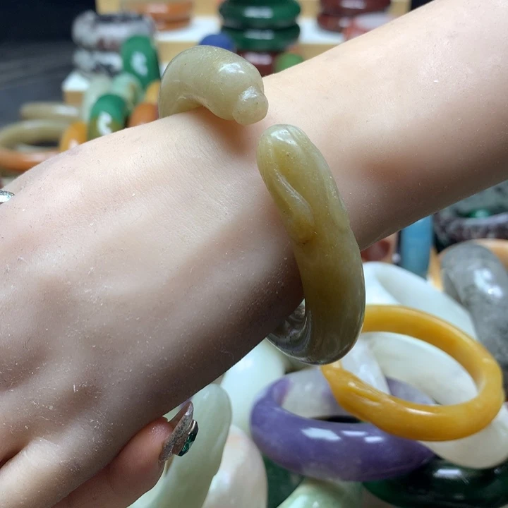 未镶嵌手镯石英质玉C****c