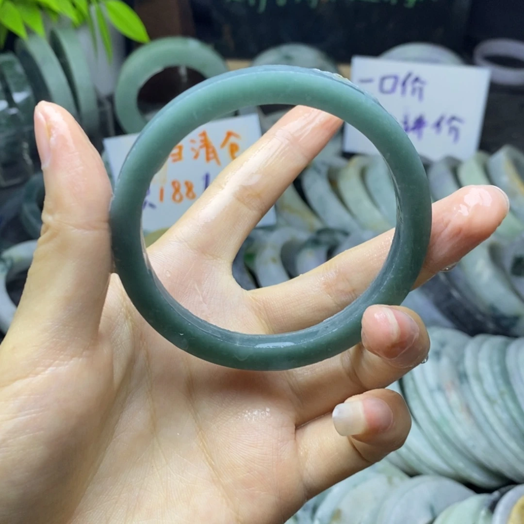 定制翡翠未镶嵌手镯