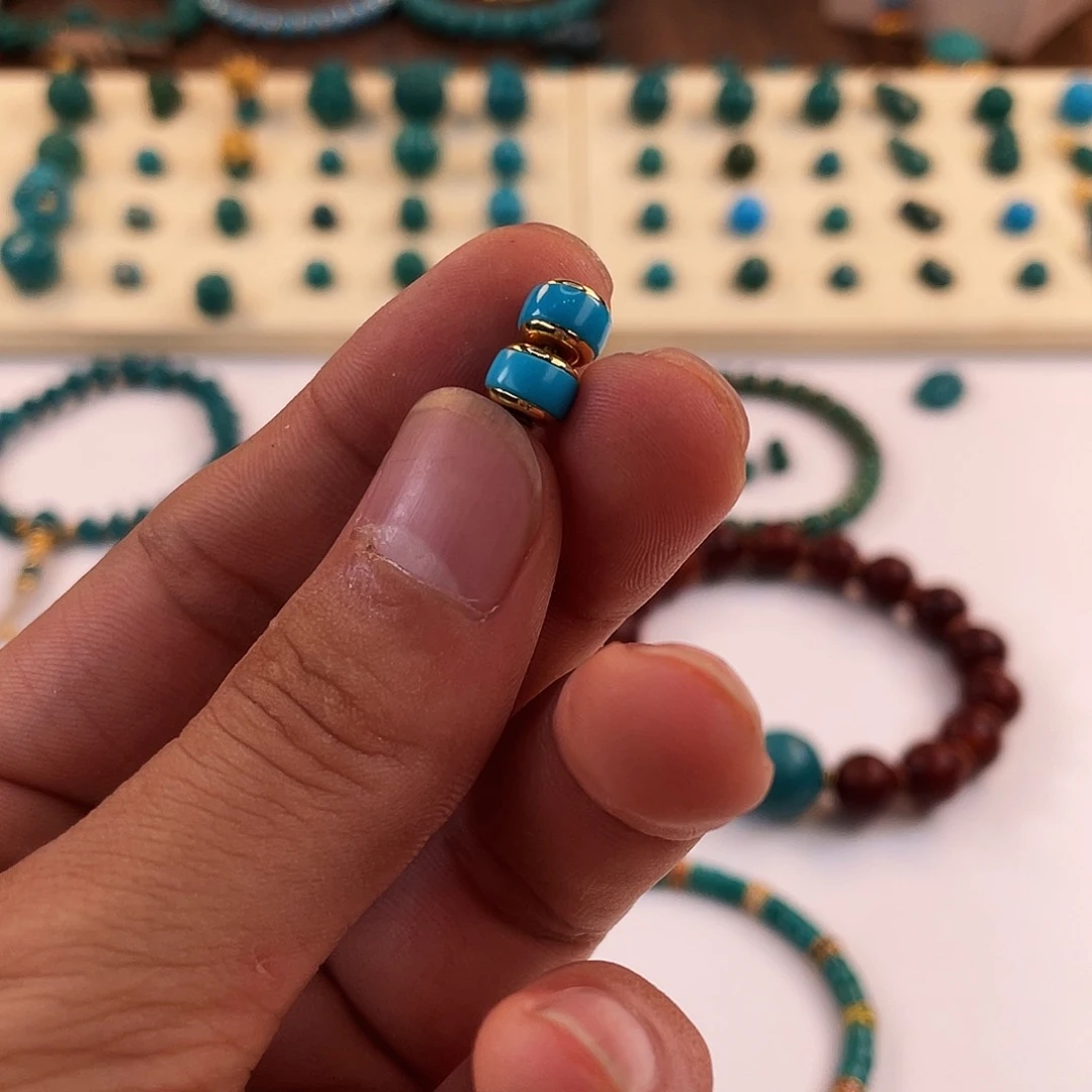 钱****绿松石未镶嵌颈饰