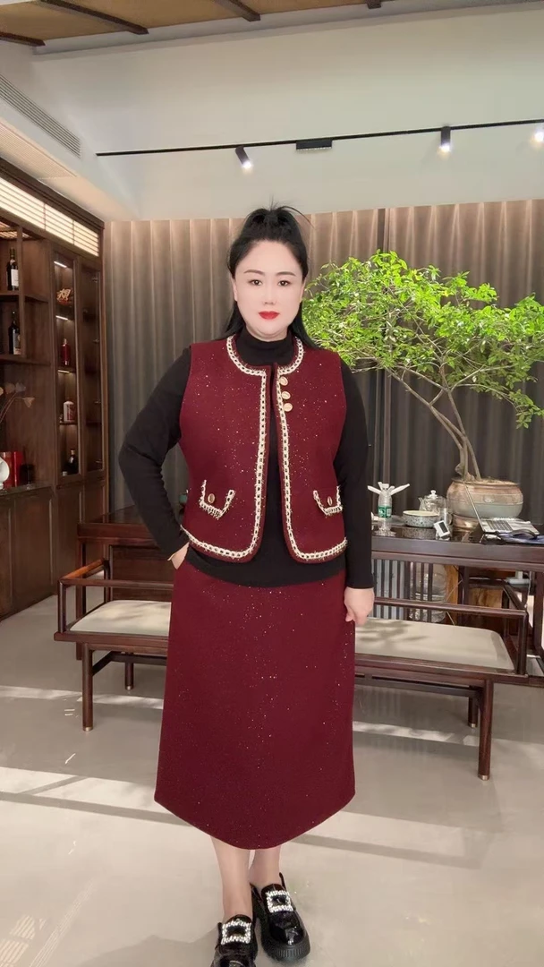 2025新款时尚洋休闲减龄套装马甲+黑色加绒打底+半身裙（三件套）